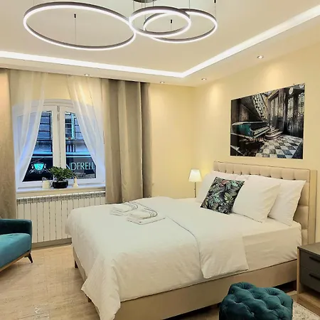 Luxury Old Town Center Apartman